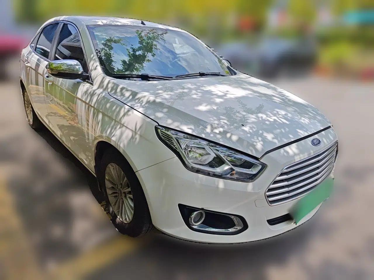 Ford Escort 2015 1.5L Manual Comfort Model — миниатюра 3