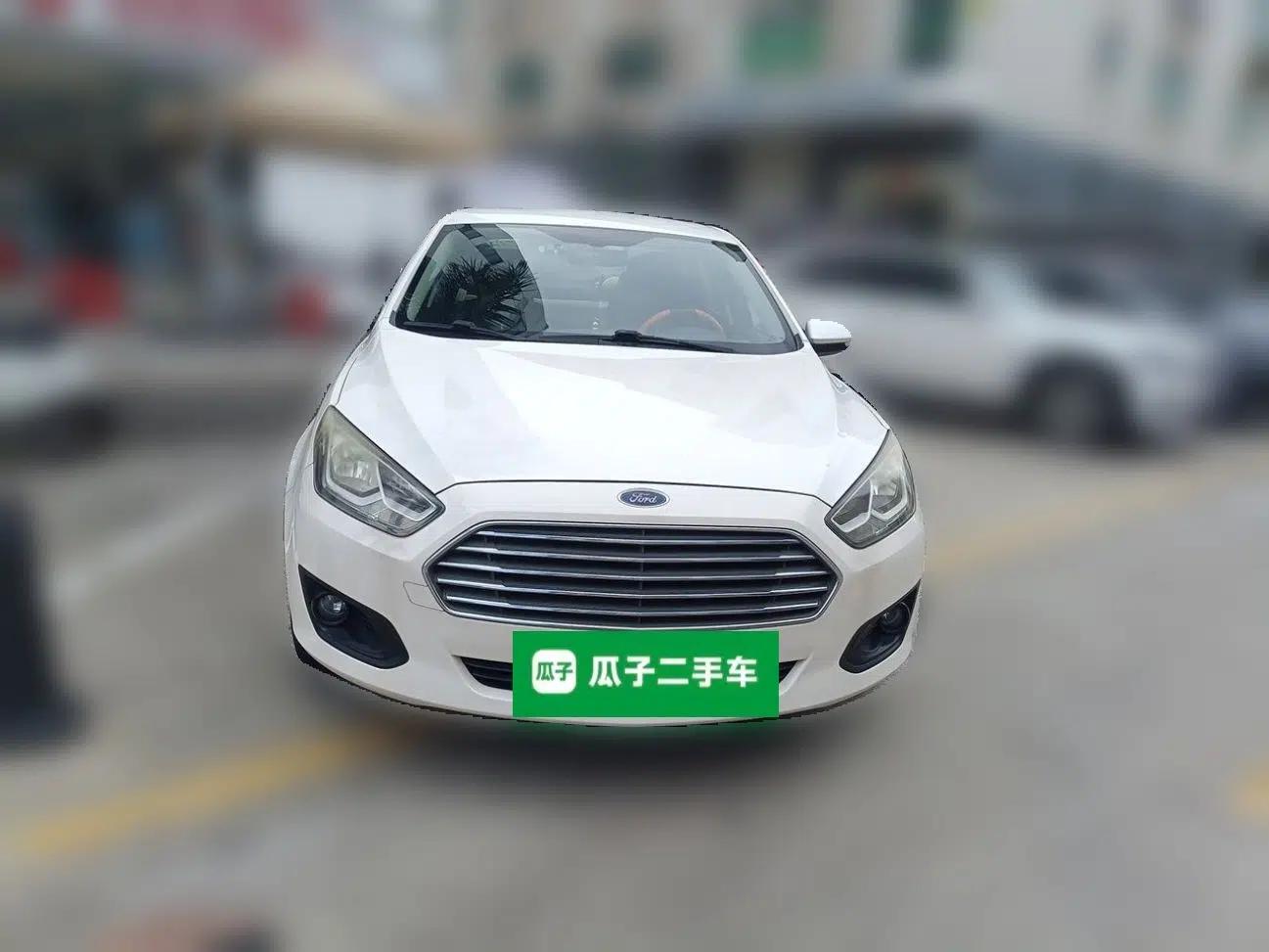 Ford Escort 2015 1.5L Automatic Comfort Edition — миниатюра 2