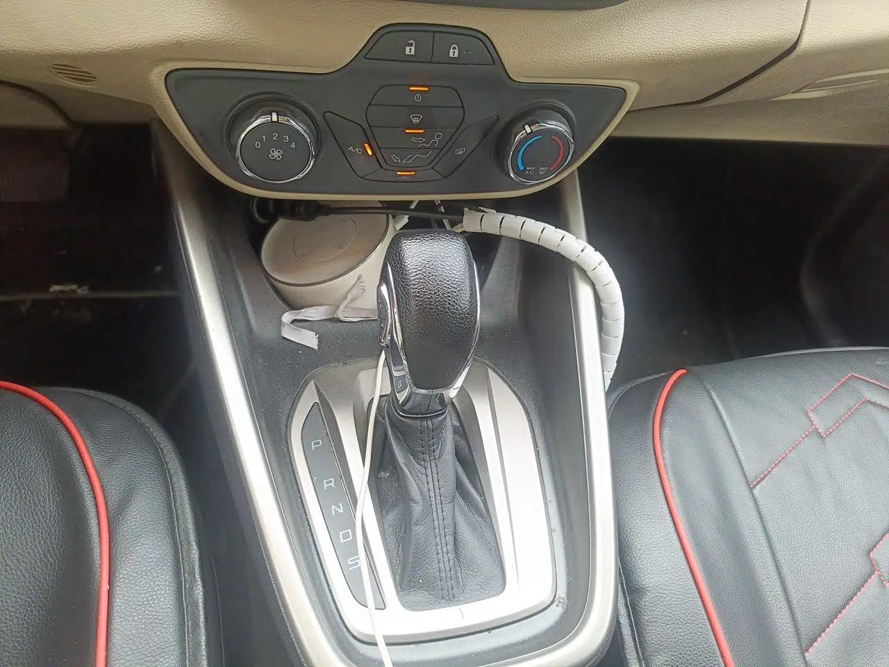 Ford Escort 2015 1.5L Automatic Comfort Edition — миниатюра 11