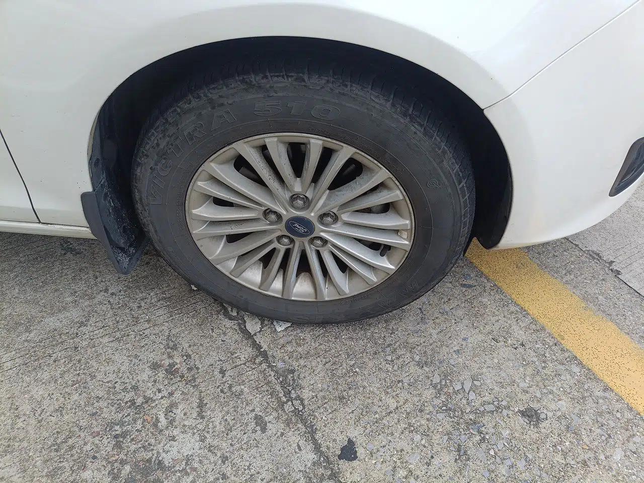 Ford Escort 2015 1.5L Automatic Comfort Edition — миниатюра 5