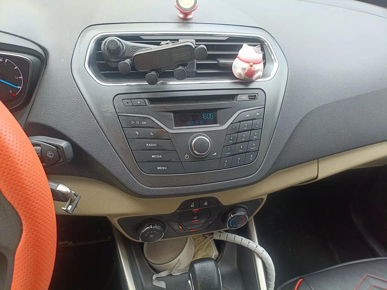 Ford Escort 2015 1.5L Automatic Comfort Edition — миниатюра 10
