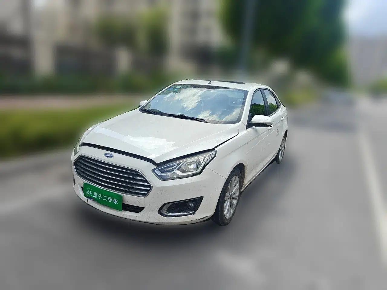 Ford Escort 2015 1.5L Automatic Fashion Model — миниатюра 1