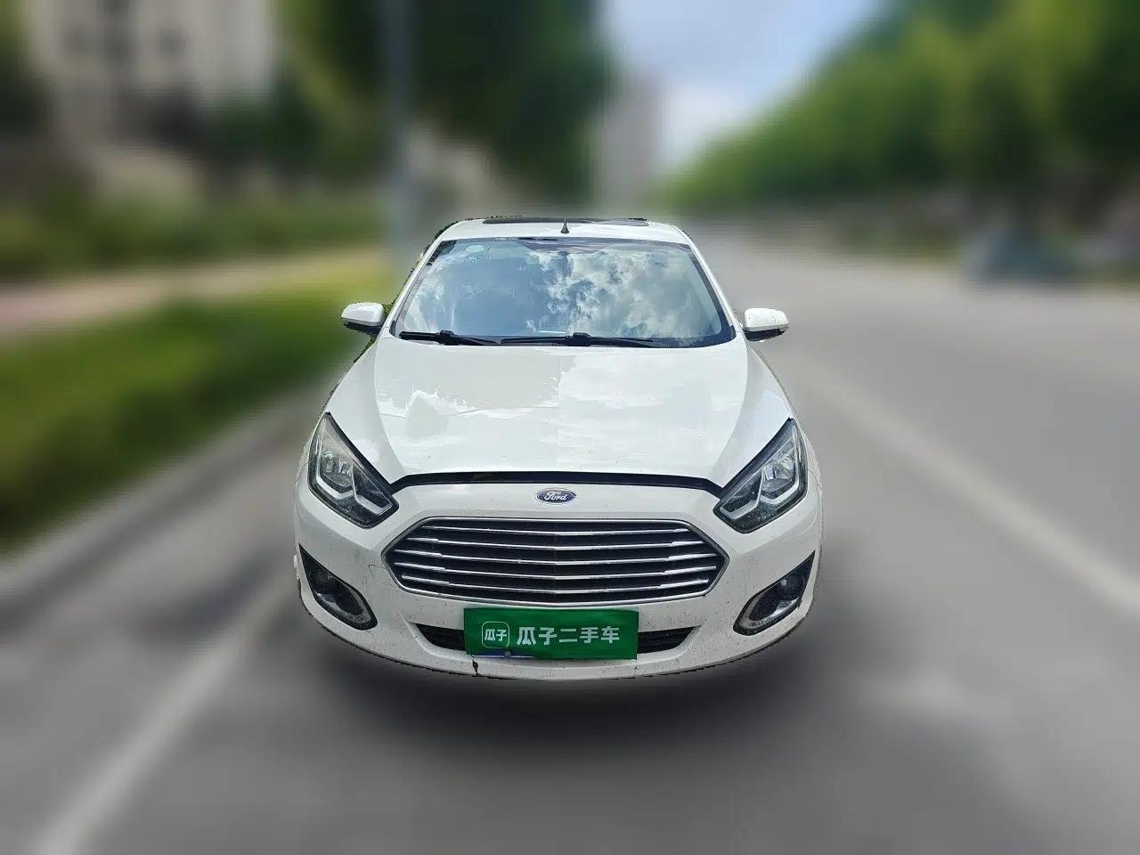 Ford Escort 2015 1.5L Automatic Fashion Model — миниатюра 2
