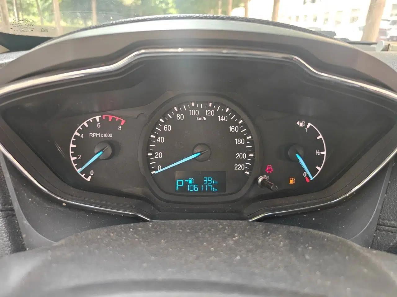 Ford Escort 2015 1.5L Automatic Fashion Model — миниатюра 11