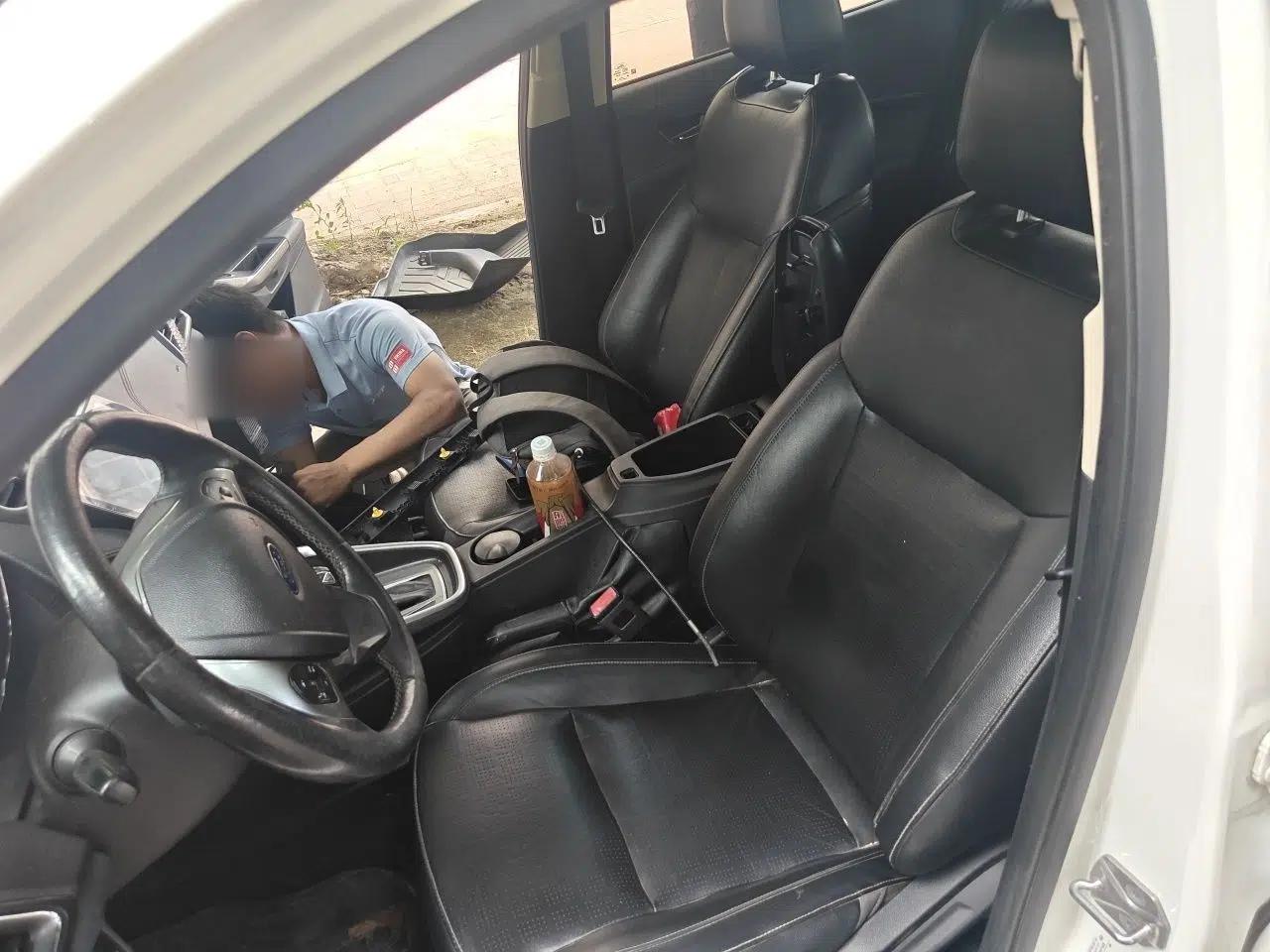 Ford Escort 2015 1.5L Automatic Fashion Model — миниатюра 15