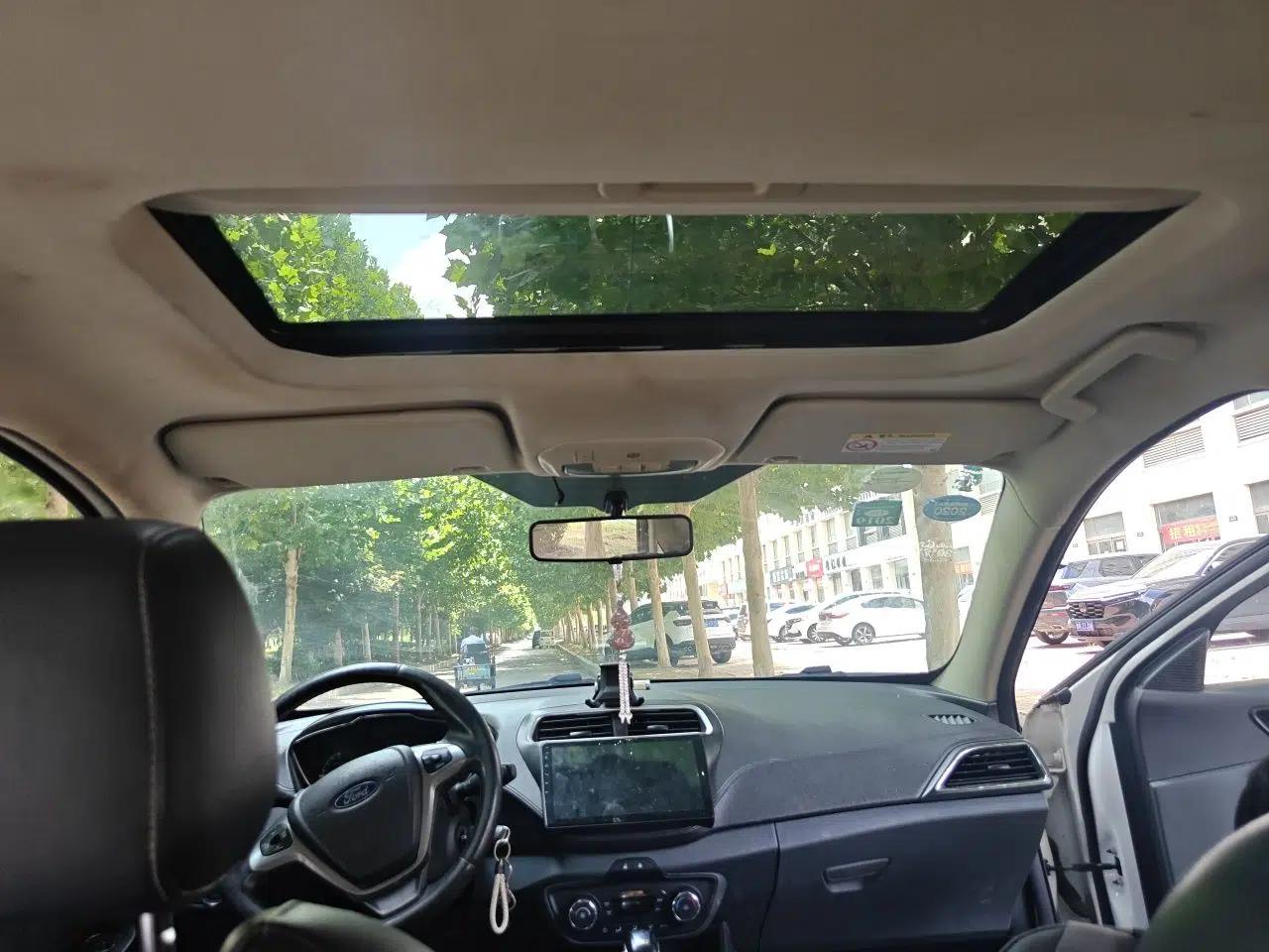Ford Escort 2015 1.5L Automatic Fashion Model — миниатюра 18