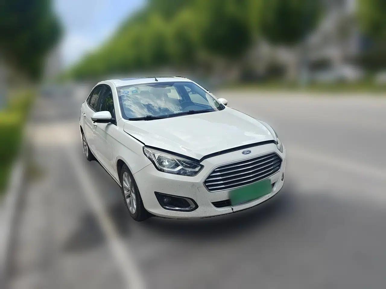 Ford Escort 2015 1.5L Automatic Fashion Model — миниатюра 3