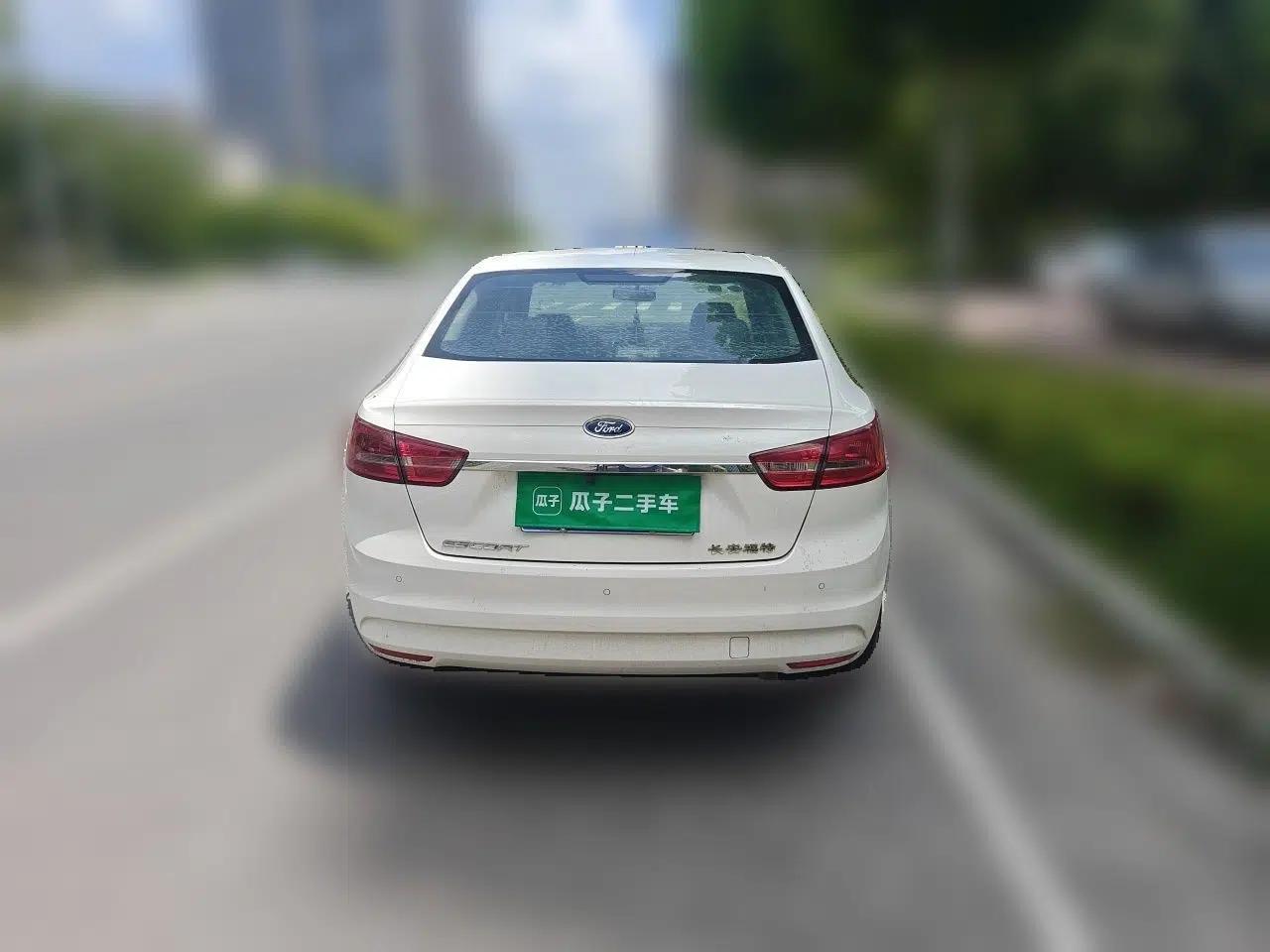 Ford Escort 2015 1.5L Automatic Fashion Model — миниатюра 5