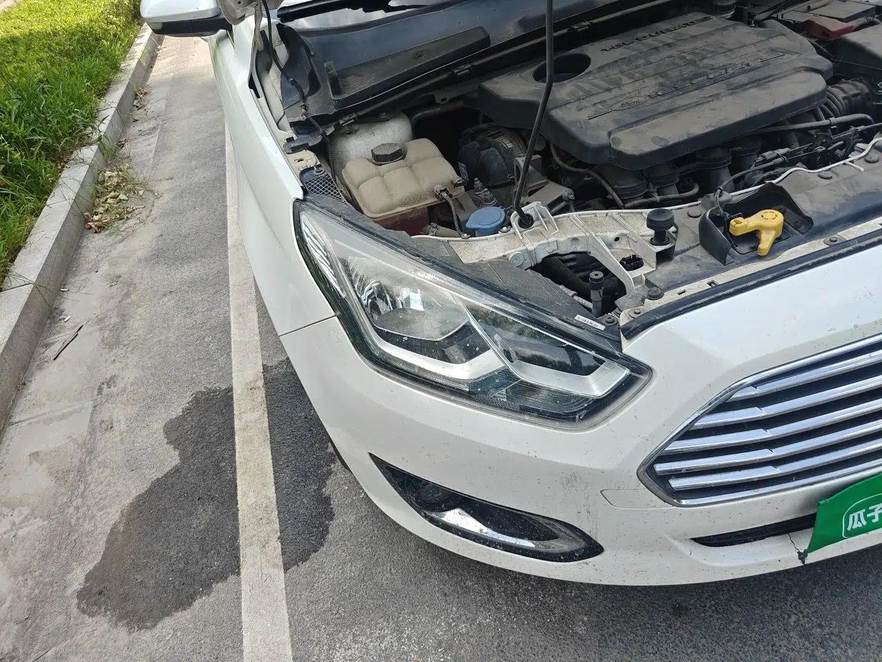 Ford Escort 2015 1.5L Automatic Fashion Model — миниатюра 7