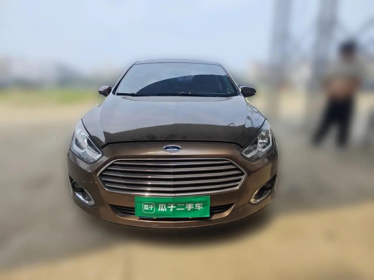 Ford Escort 2015 1.5L Manual Fashion Edition — миниатюра 2