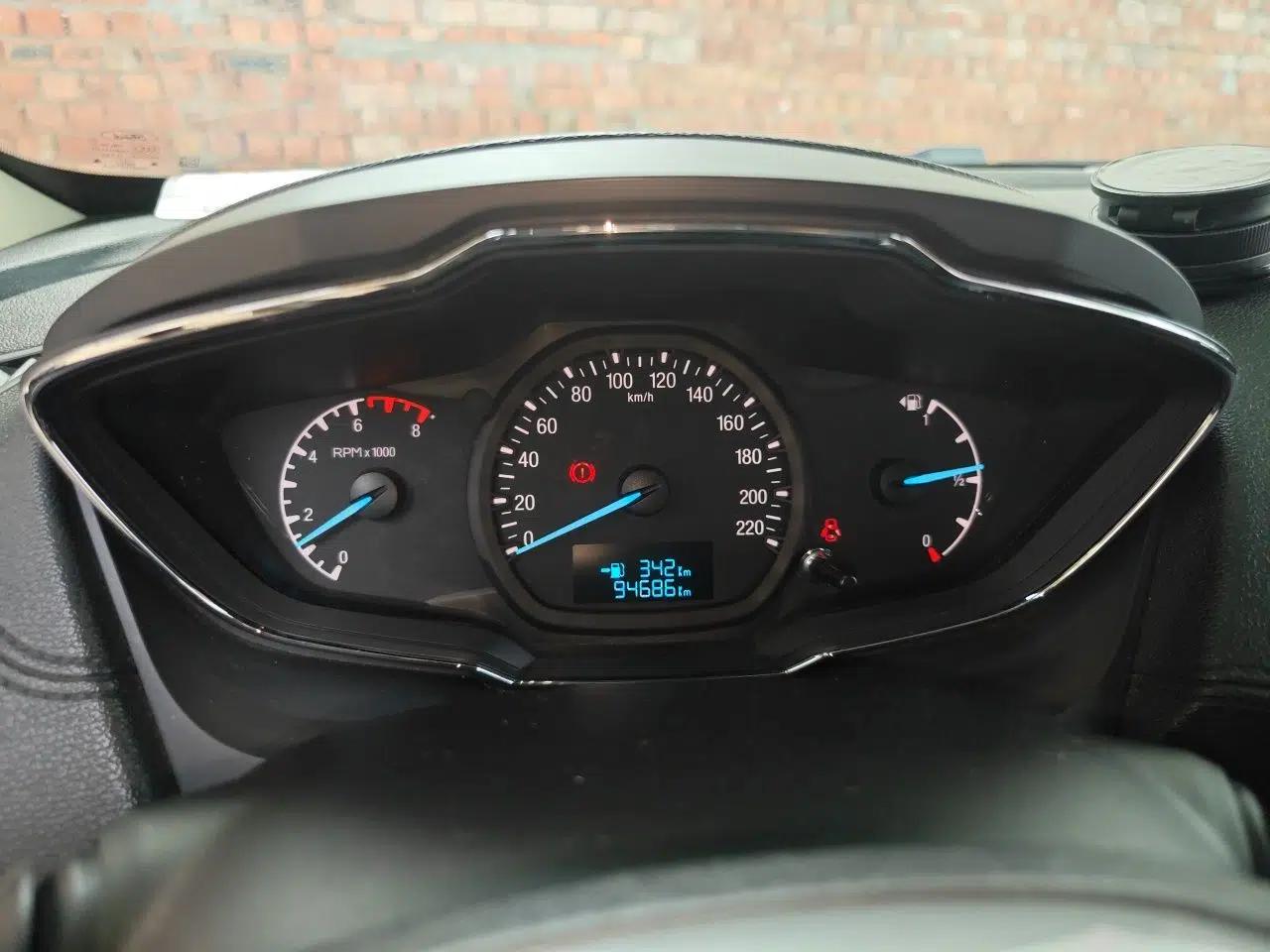 Ford Escort 2015 1.5L Manual Fashion Edition — миниатюра 11