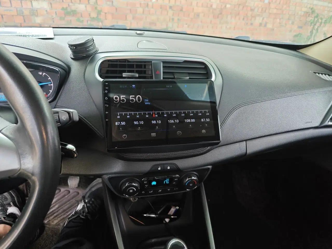 Ford Escort 2015 1.5L Manual Fashion Edition — миниатюра 13
