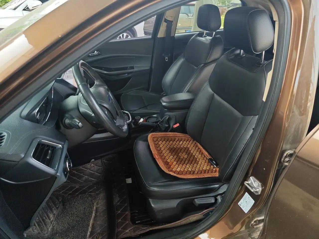 Ford Escort 2015 1.5L Manual Fashion Edition — миниатюра 15