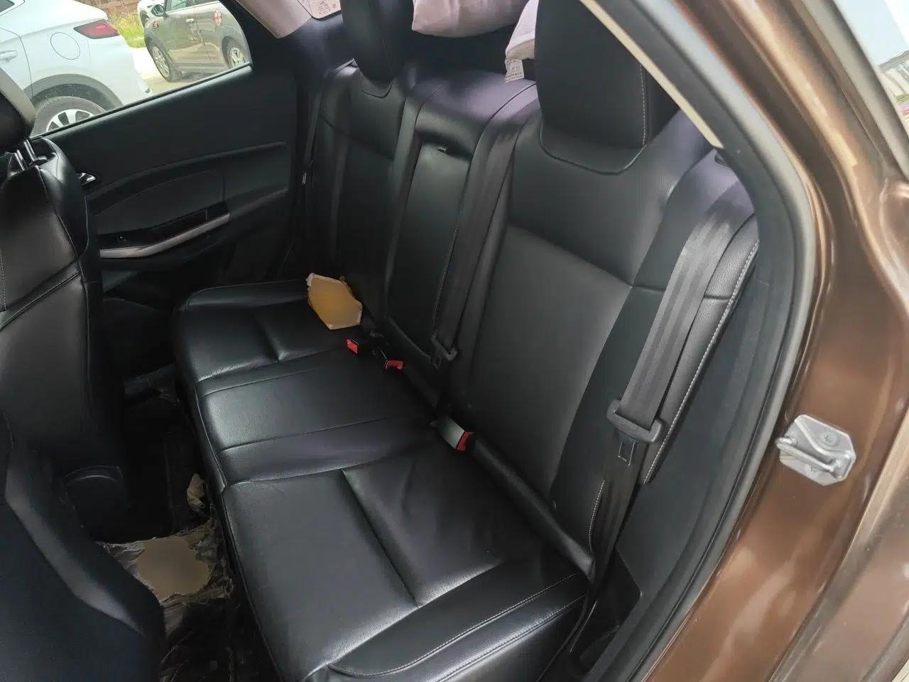 Ford Escort 2015 1.5L Manual Fashion Edition — миниатюра 17