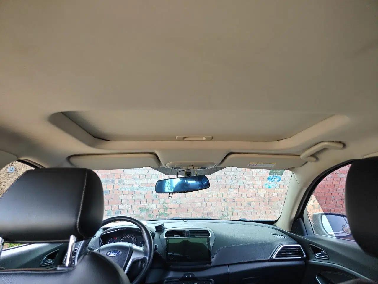 Ford Escort 2015 1.5L Manual Fashion Edition — миниатюра 18