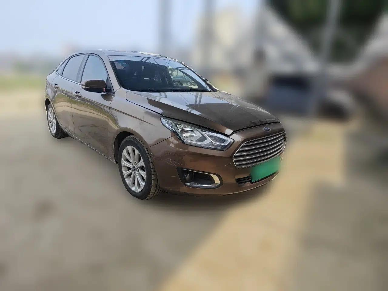 Ford Escort 2015 1.5L Manual Fashion Edition — миниатюра 3