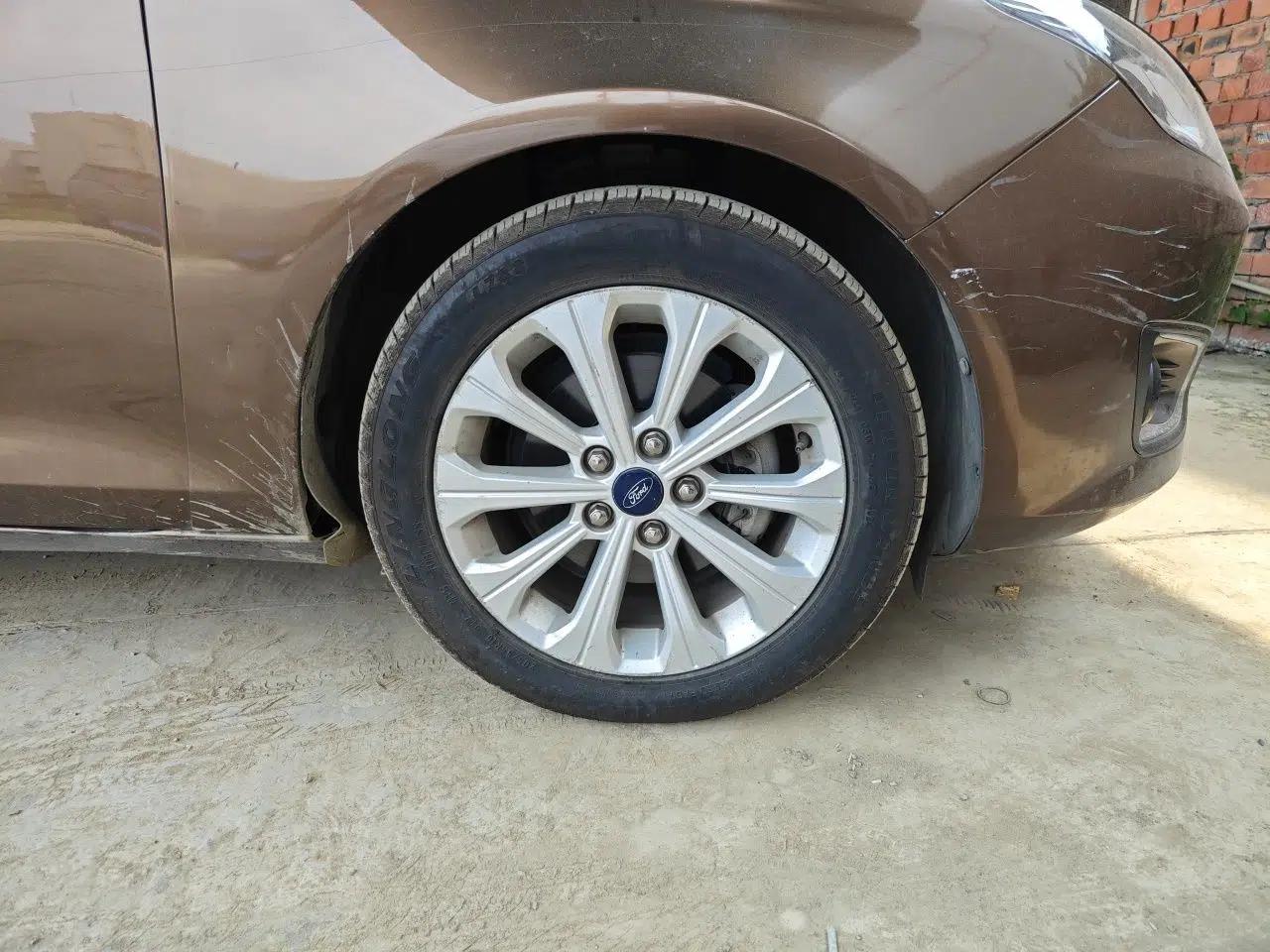 Ford Escort 2015 1.5L Manual Fashion Edition — миниатюра 8