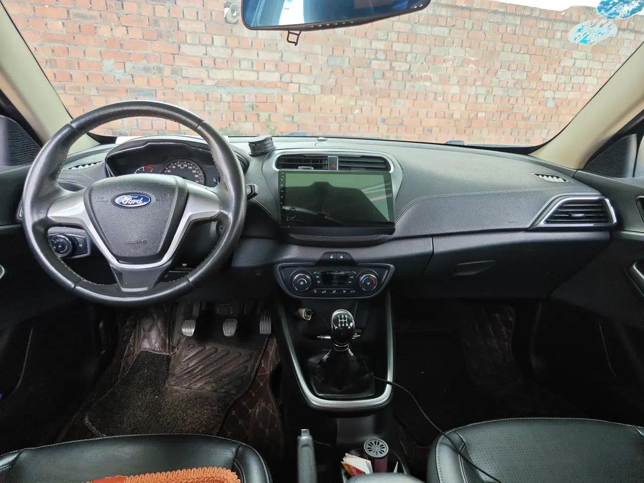Ford Escort 2015 1.5L Manual Fashion Edition — миниатюра 9