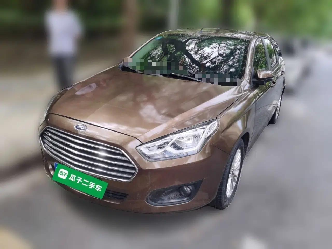 Ford Escort 2015 1.5L Manual Comfort Model — миниатюра 1