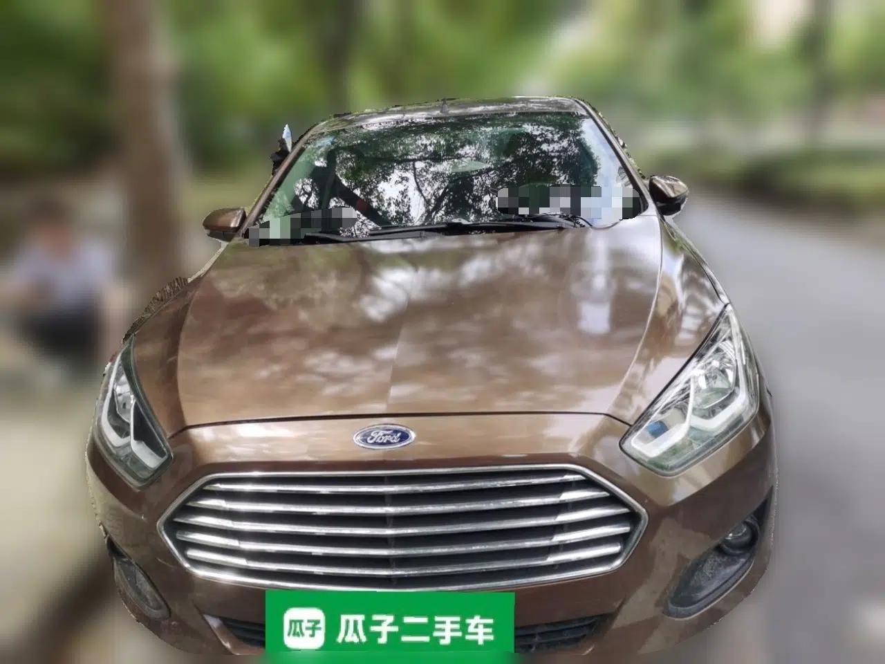Ford Escort 2015 1.5L Manual Comfort Model — миниатюра 2