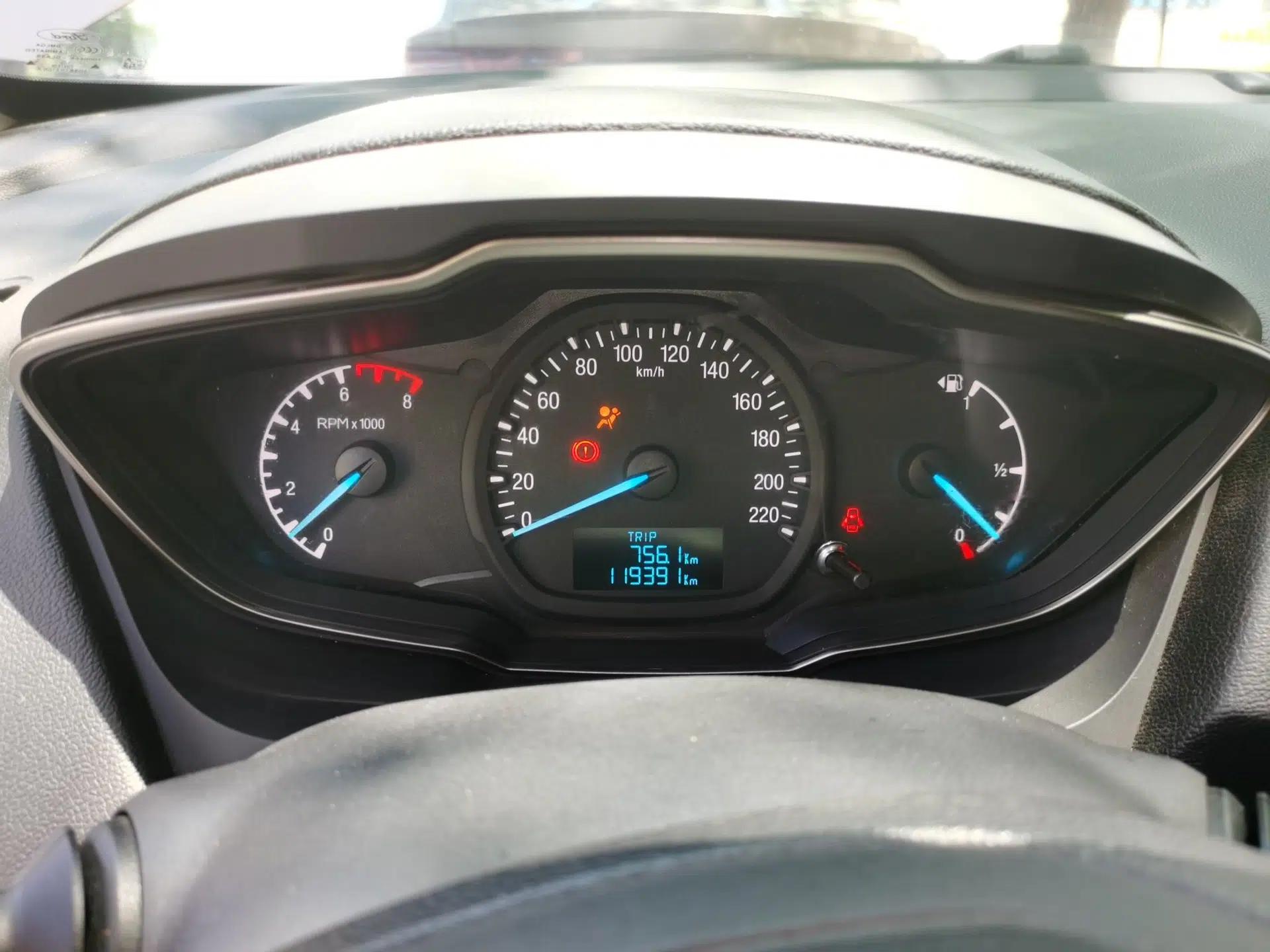 Ford Escort 2015 1.5L Manual Comfort Model — миниатюра 11