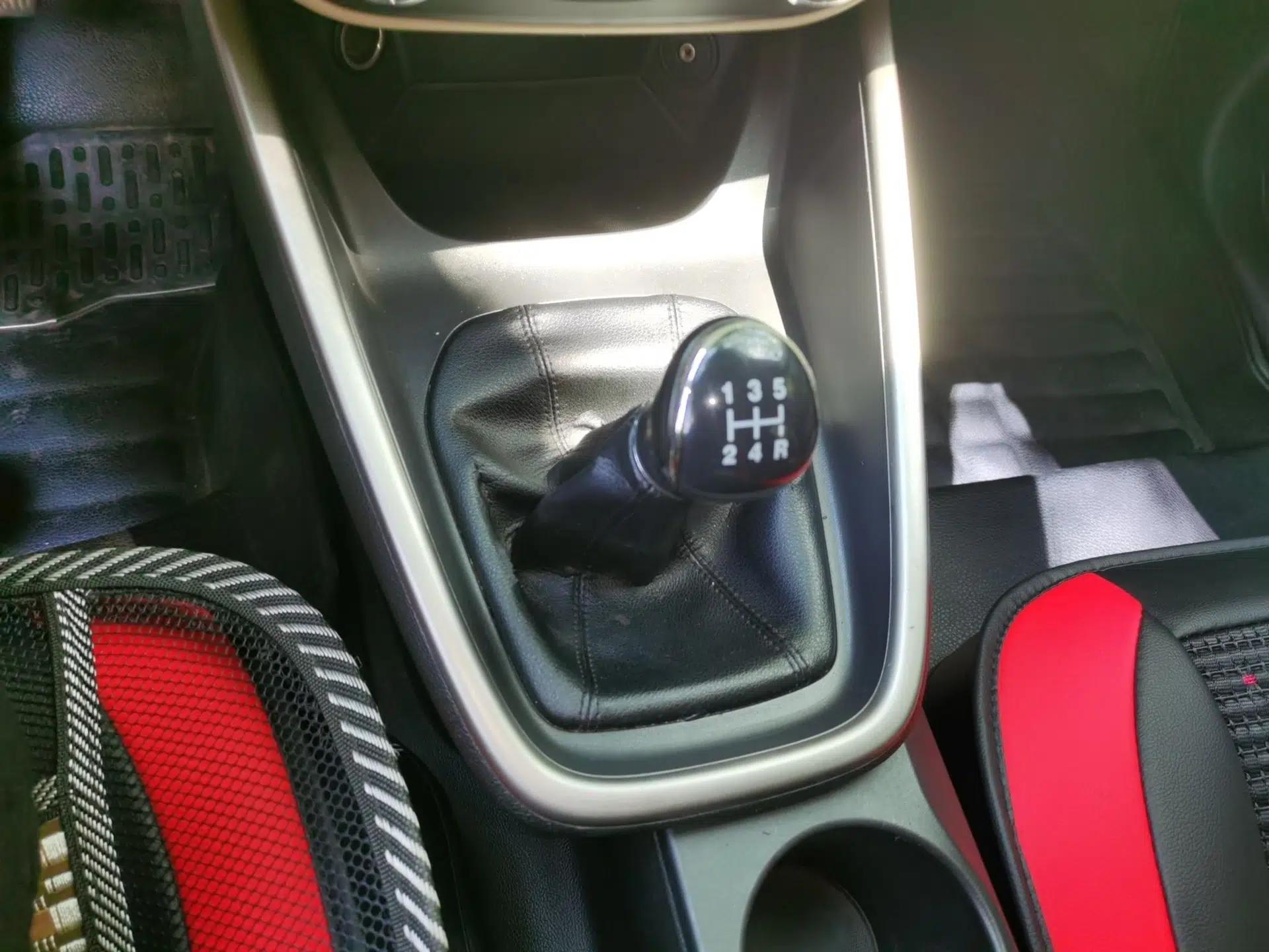 Ford Escort 2015 1.5L Manual Comfort Model — миниатюра 14