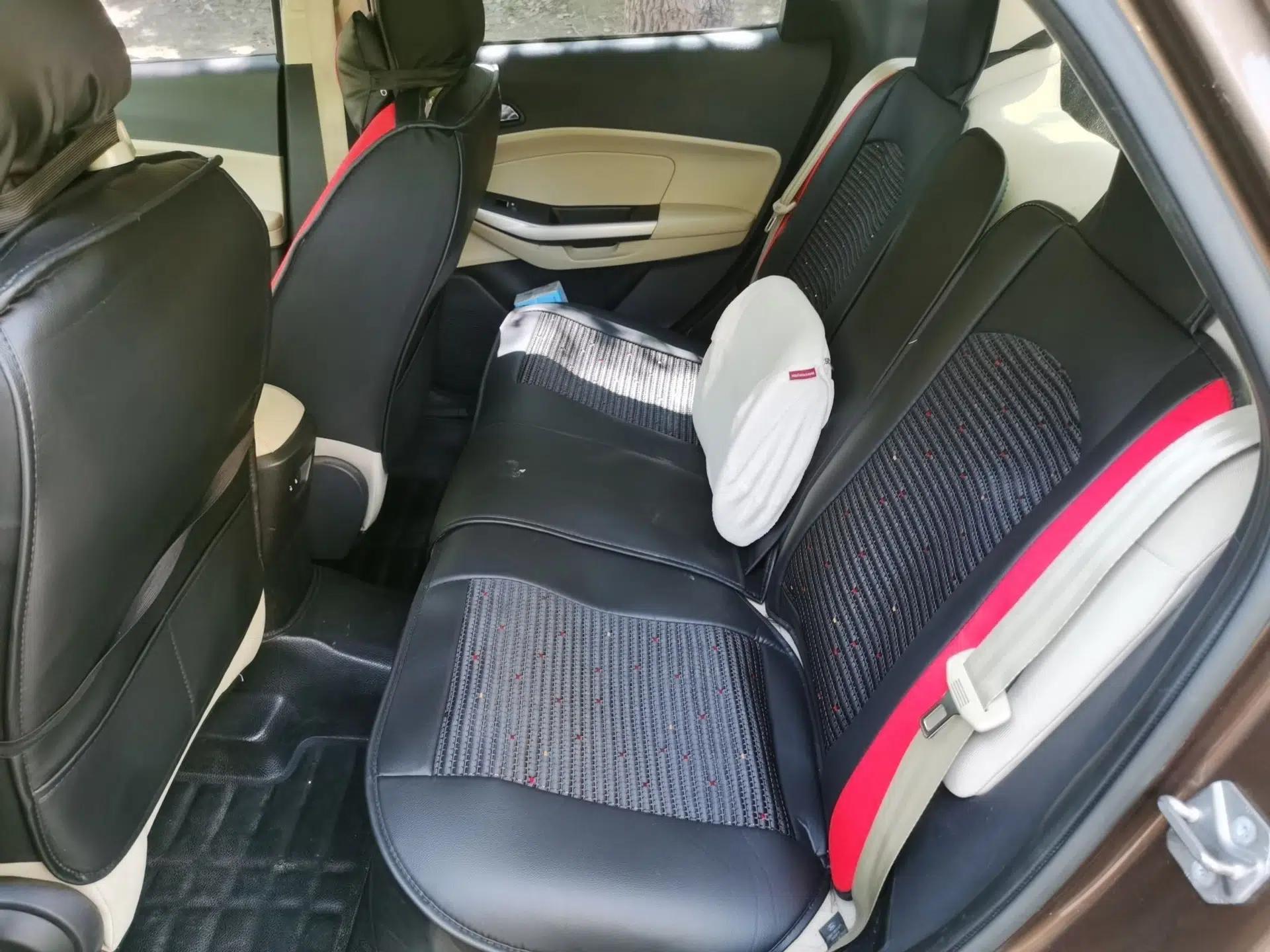 Ford Escort 2015 1.5L Manual Comfort Model — миниатюра 17