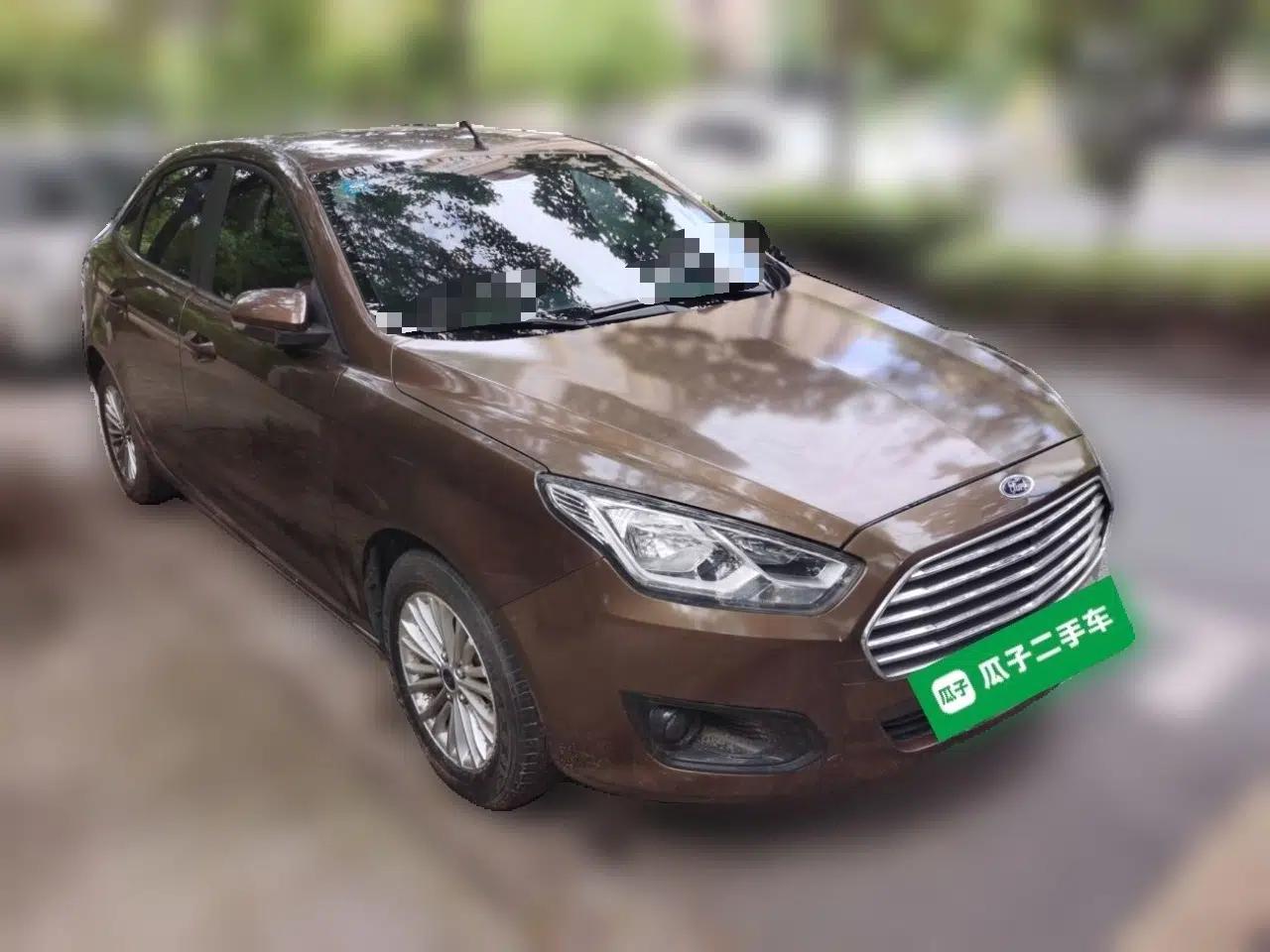 Ford Escort 2015 1.5L Manual Comfort Model — миниатюра 3