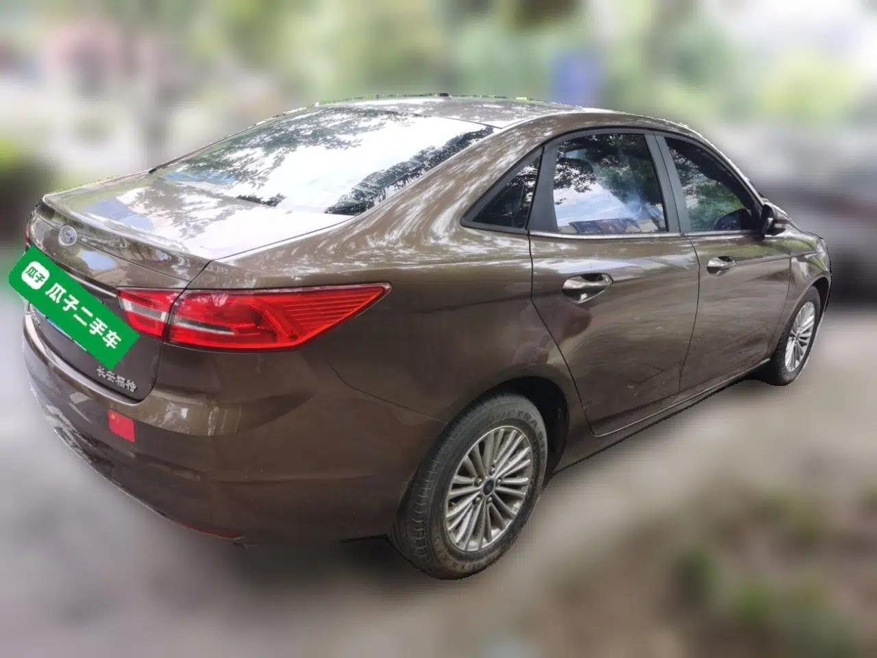 Ford Escort 2015 1.5L Manual Comfort Model — миниатюра 6