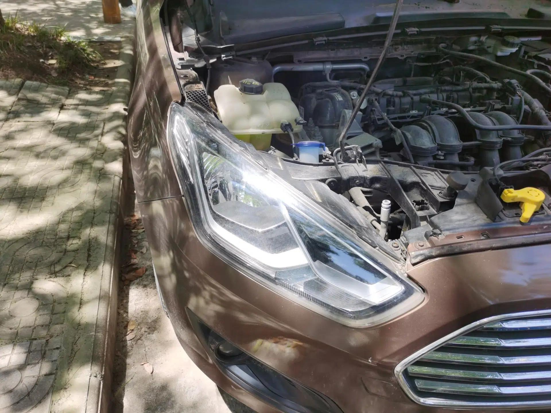 Ford Escort 2015 1.5L Manual Comfort Model — миниатюра 7