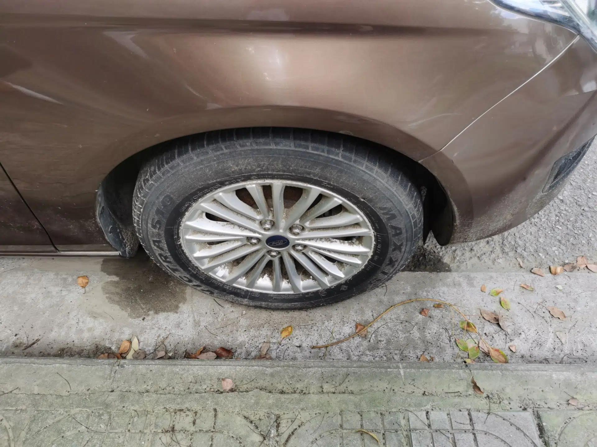 Ford Escort 2015 1.5L Manual Comfort Model — миниатюра 8