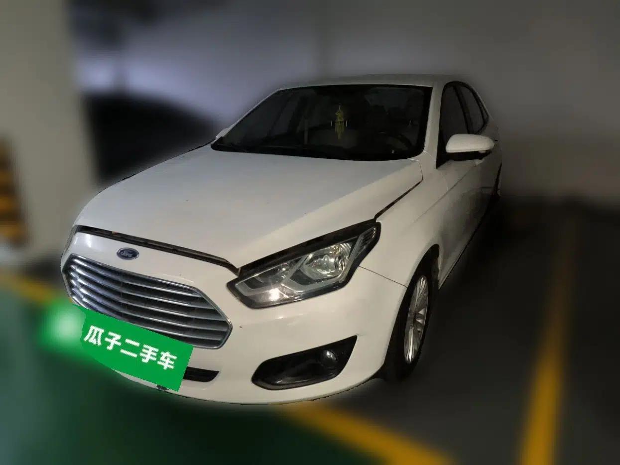 Ford Escort 2015 1.5L Automatic Comfort Edition — миниатюра 1