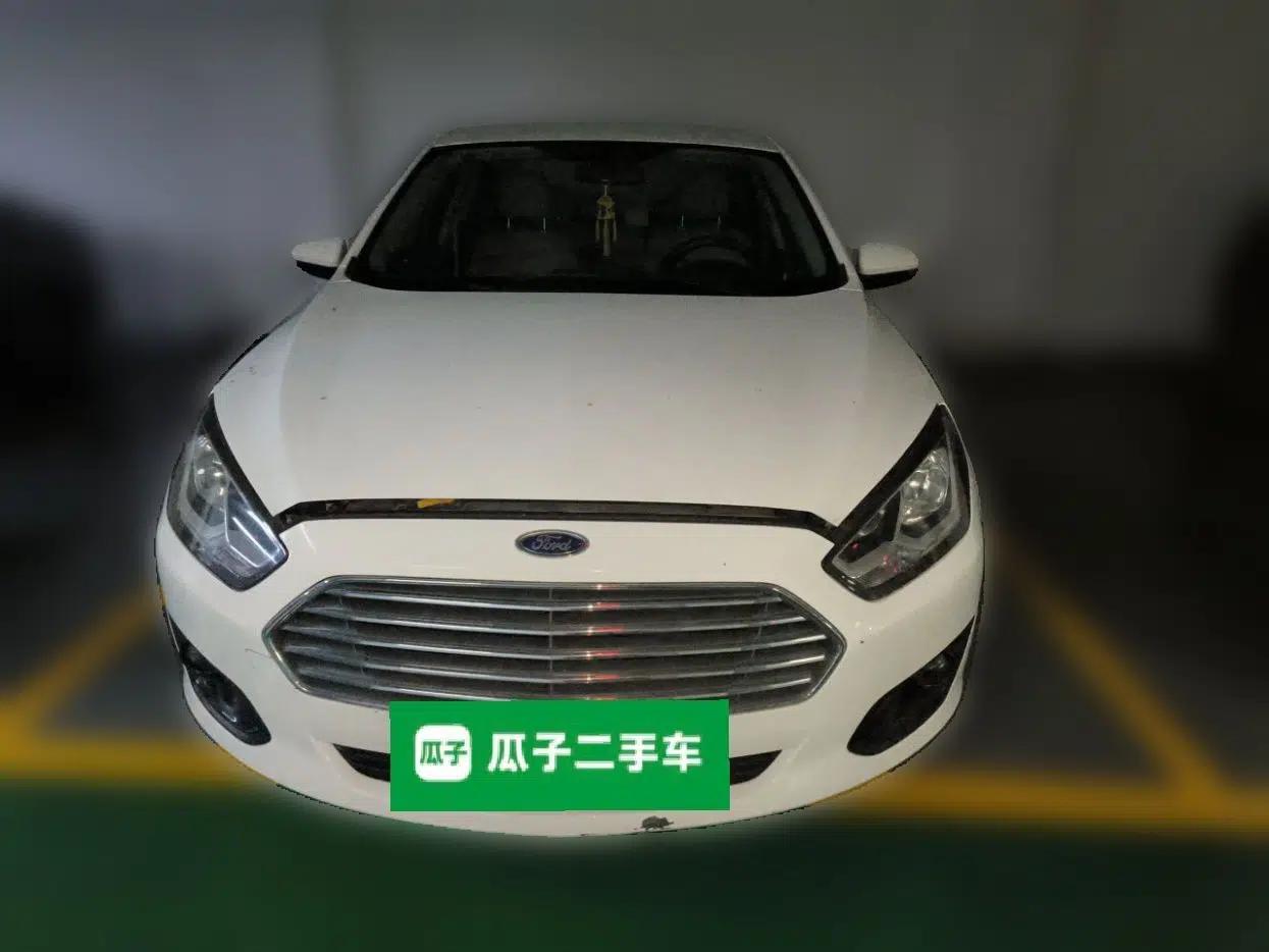 Ford Escort 2015 1.5L Automatic Comfort Edition — миниатюра 2