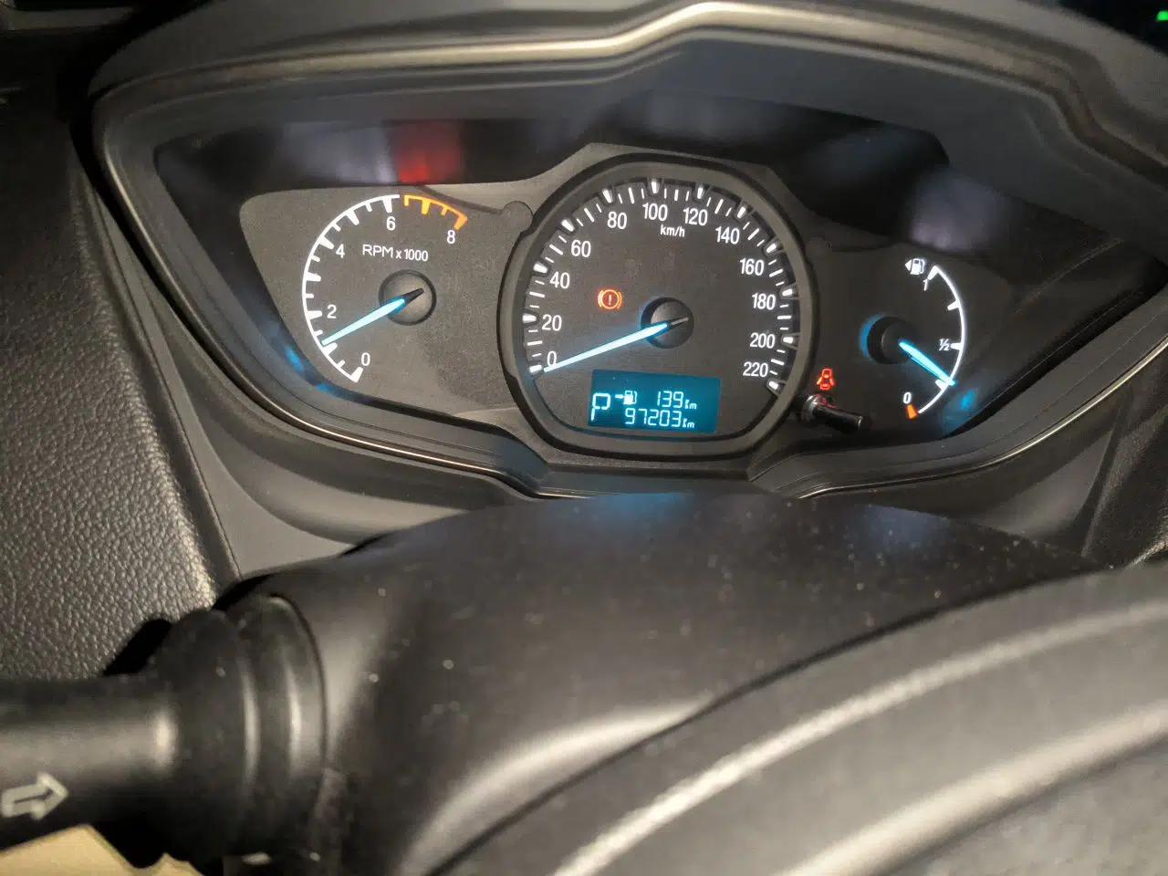 Ford Escort 2015 1.5L Automatic Comfort Edition — миниатюра 12