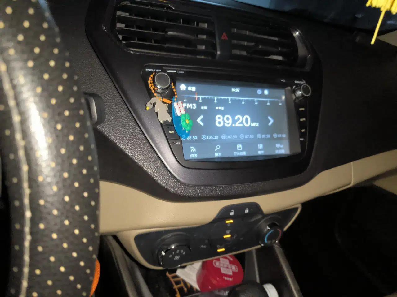 Ford Escort 2015 1.5L Automatic Comfort Edition — миниатюра 13