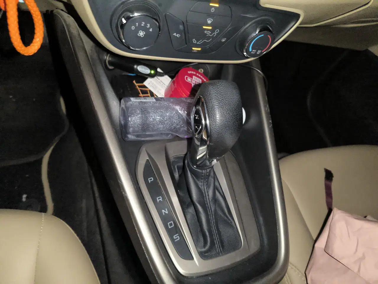 Ford Escort 2015 1.5L Automatic Comfort Edition — миниатюра 14