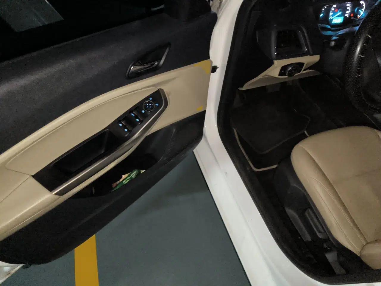 Ford Escort 2015 1.5L Automatic Comfort Edition — миниатюра 16