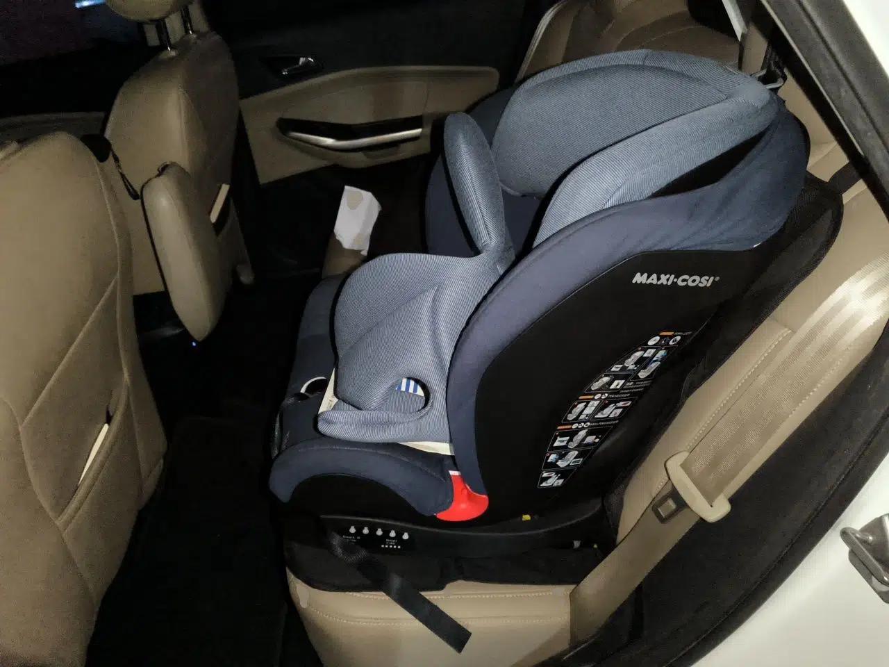 Ford Escort 2015 1.5L Automatic Comfort Edition — миниатюра 17