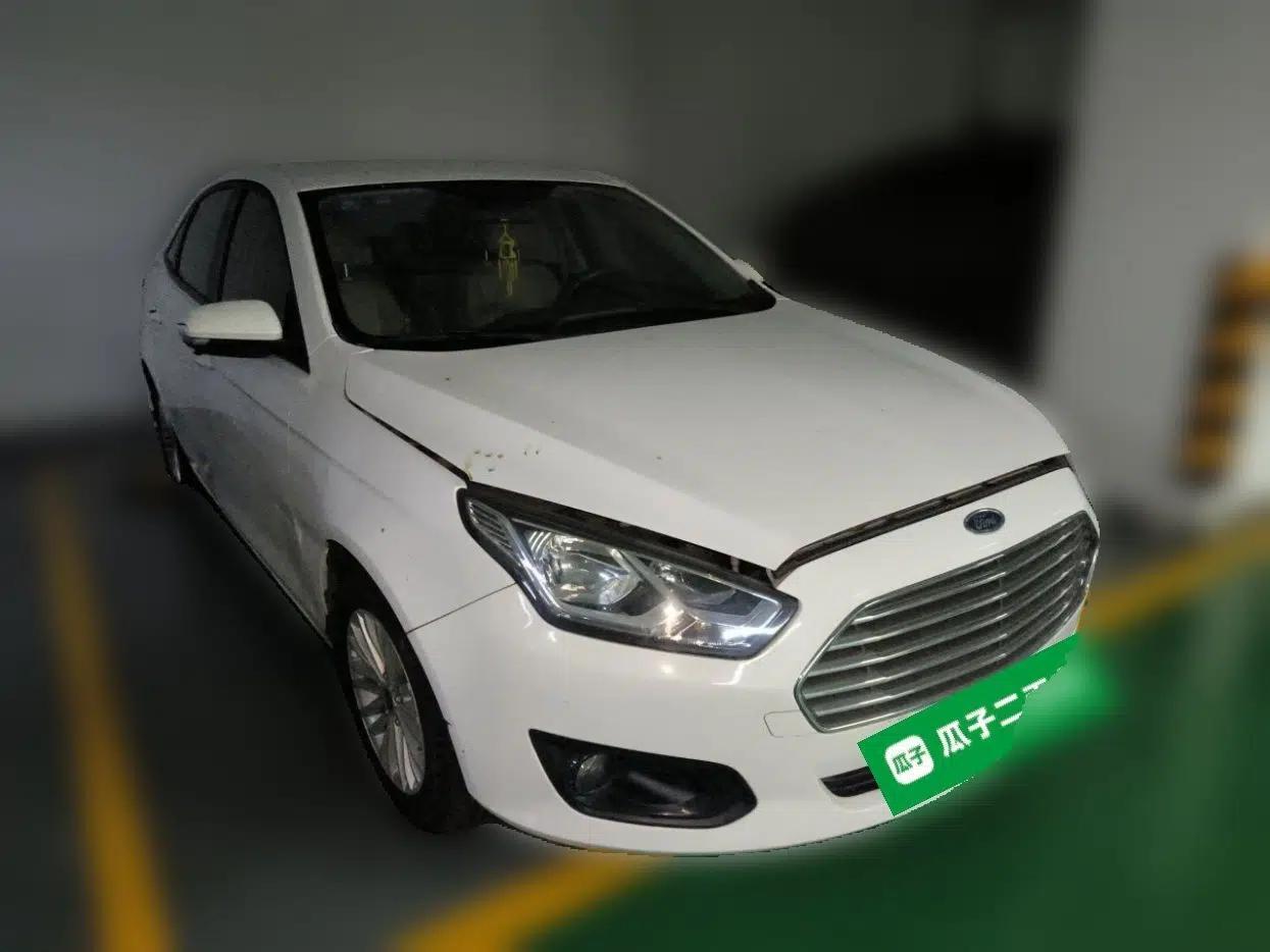 Ford Escort 2015 1.5L Automatic Comfort Edition — миниатюра 3