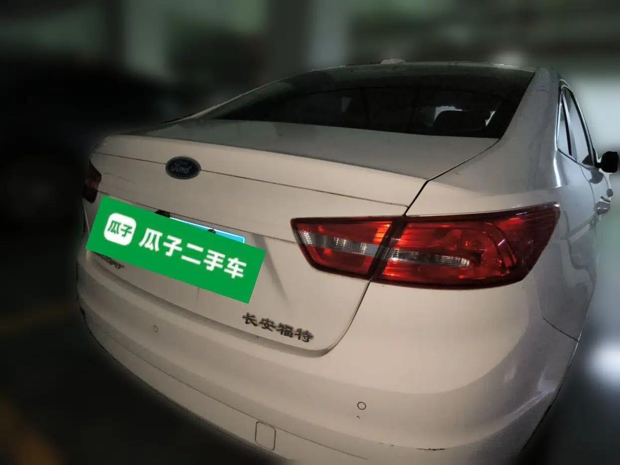 Ford Escort 2015 1.5L Automatic Comfort Edition — миниатюра 5