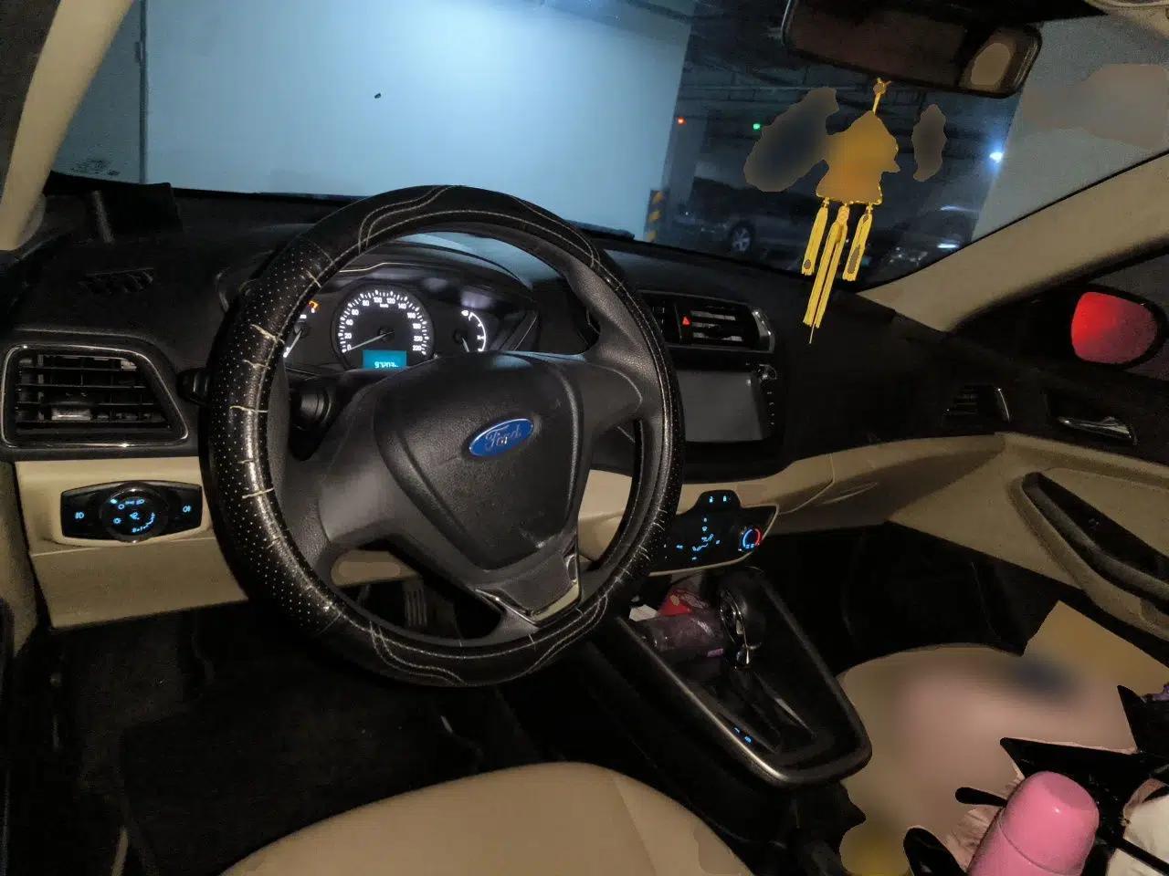 Ford Escort 2015 1.5L Automatic Comfort Edition — миниатюра 9