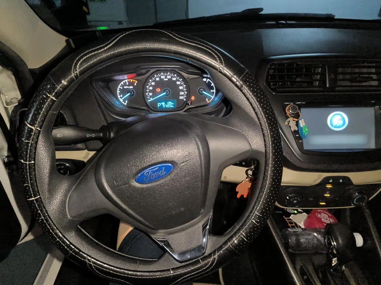Ford Escort 2015 1.5L Automatic Comfort Edition — миниатюра 10