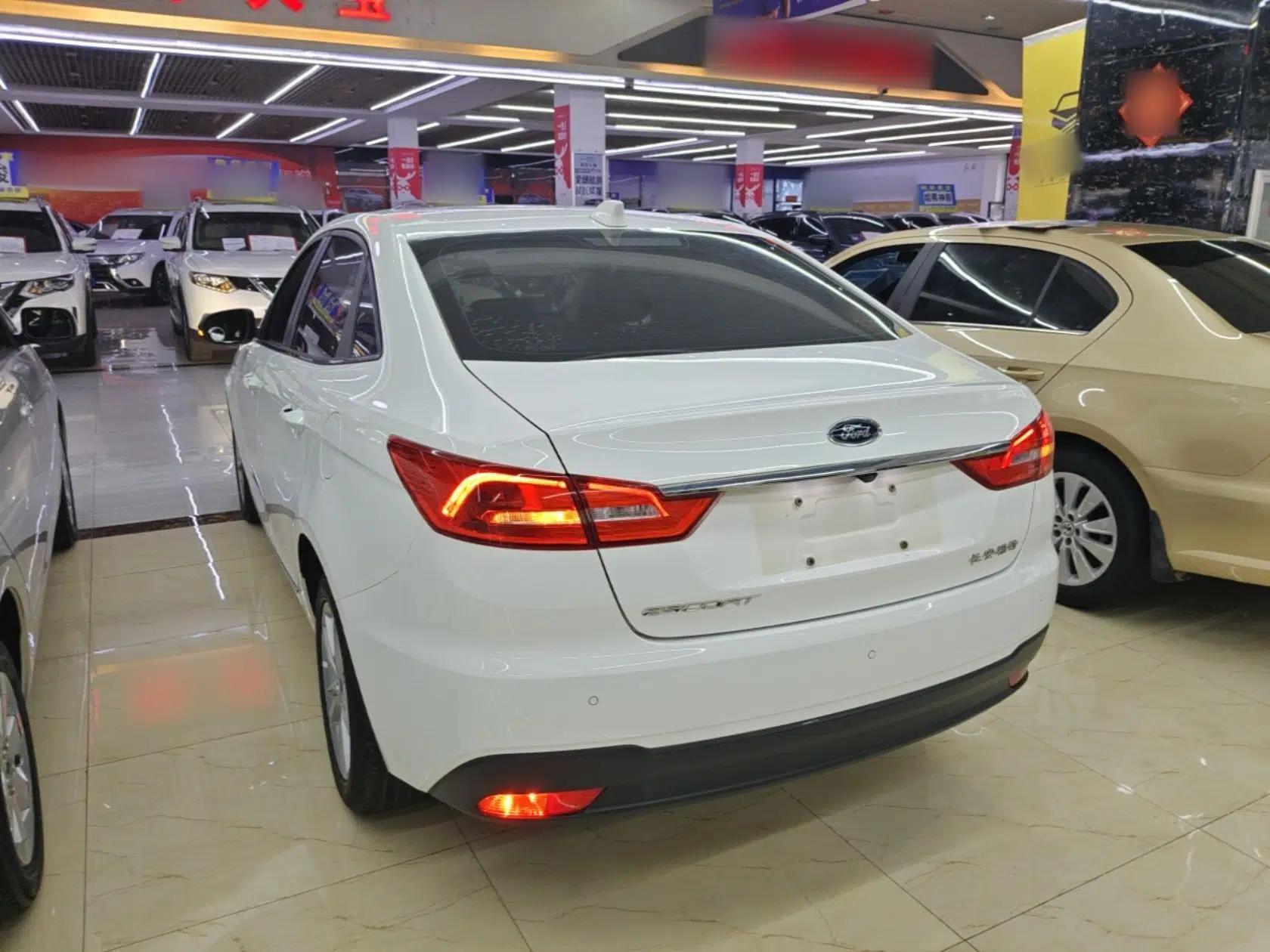 Ford Escort 2019 Revised Version 1.5L Automatic Enjoyment Type China VI Standard — миниатюра 4