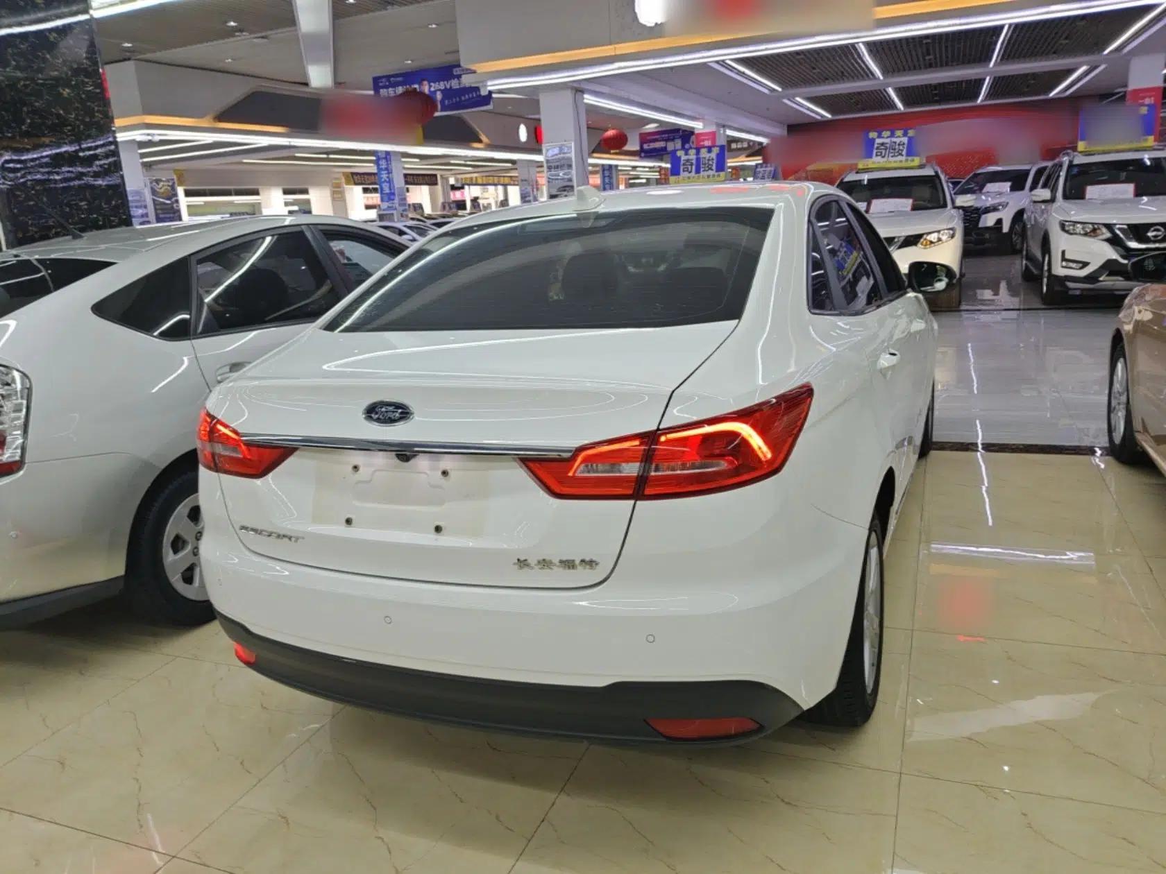 Ford Escort 2019 Revised Version 1.5L Automatic Enjoyment Type China VI Standard — миниатюра 6