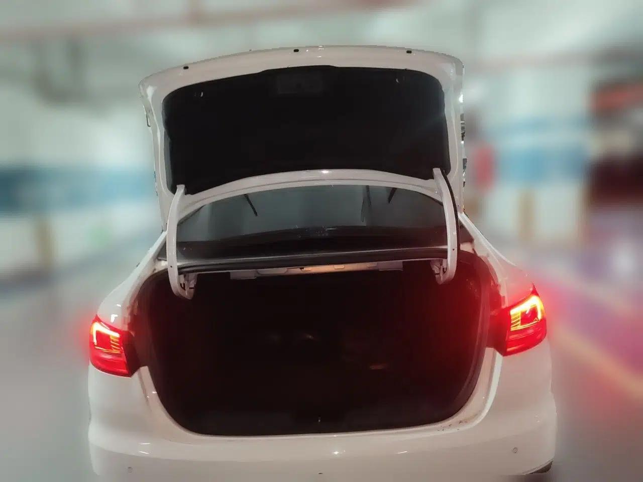 Ford Escort 2019 Revised Version 1.5L Automatic Enjoyment Type China VI Standard — миниатюра 19