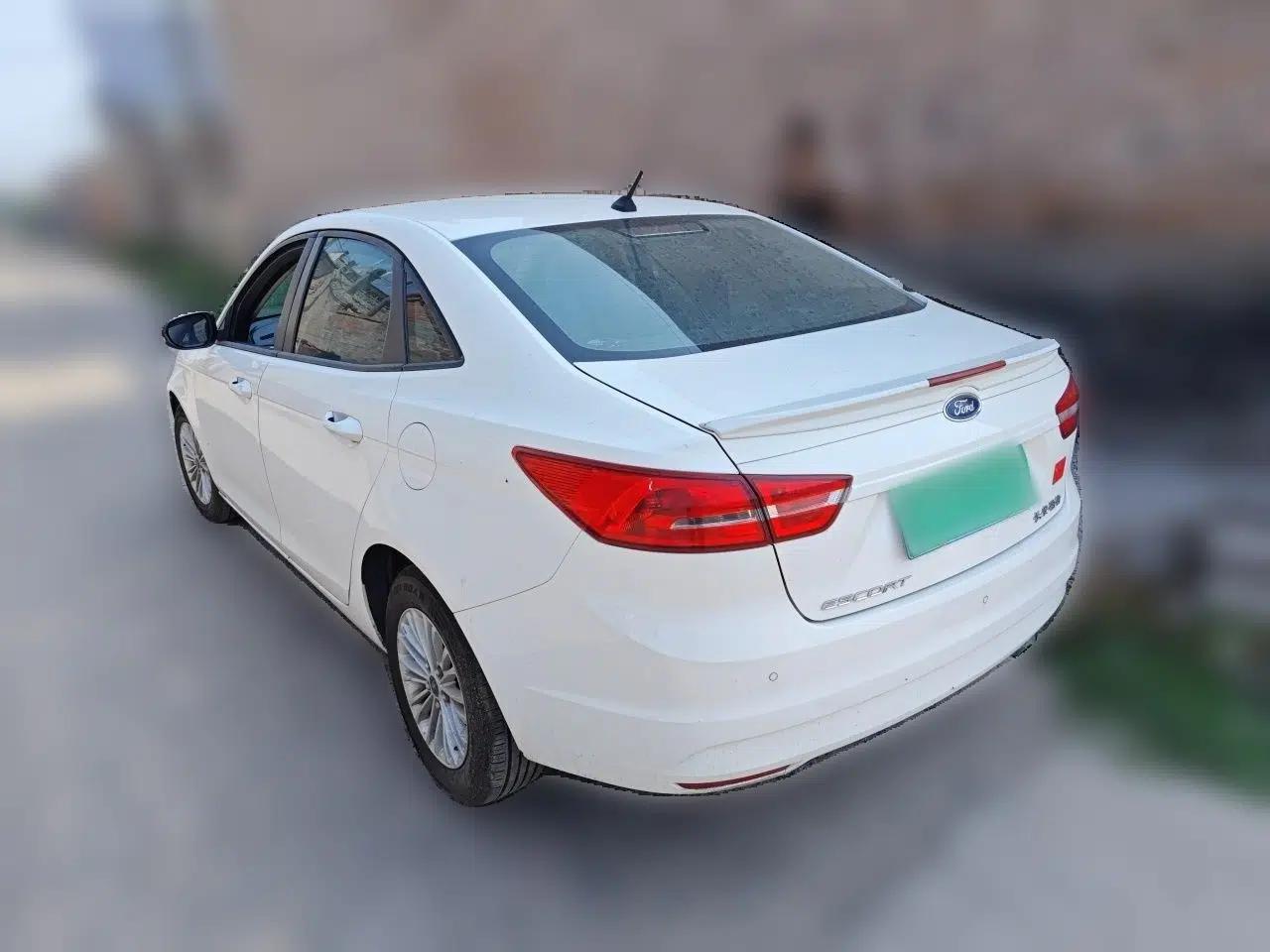Ford Escort 2017 Revised Version 1.5L Automatic Comfort Edition — миниатюра 4