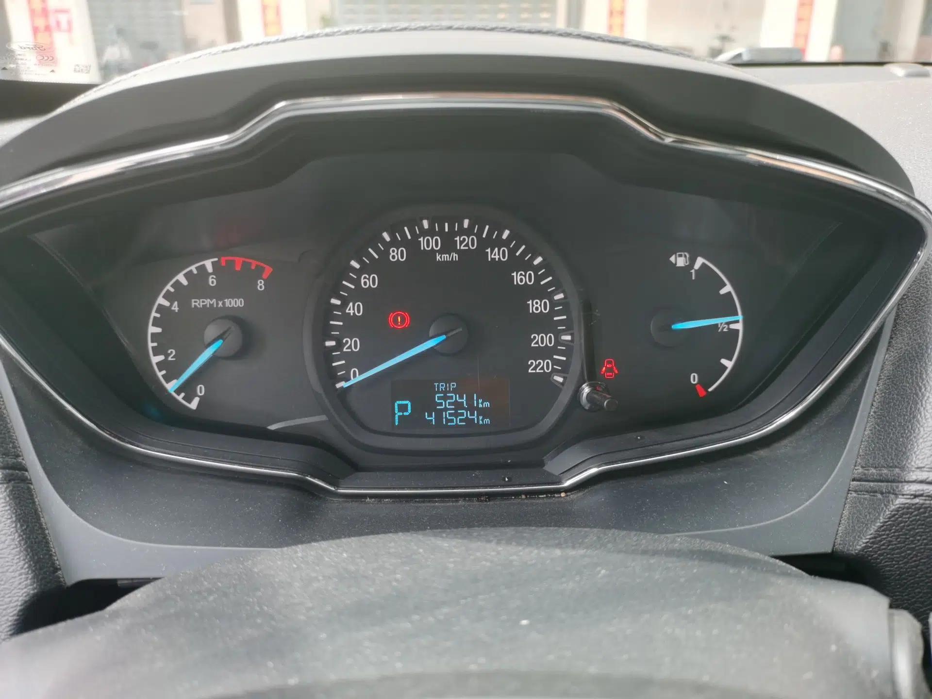 Ford Escort 2015 1.5L Automatic Fashion Model — миниатюра 11