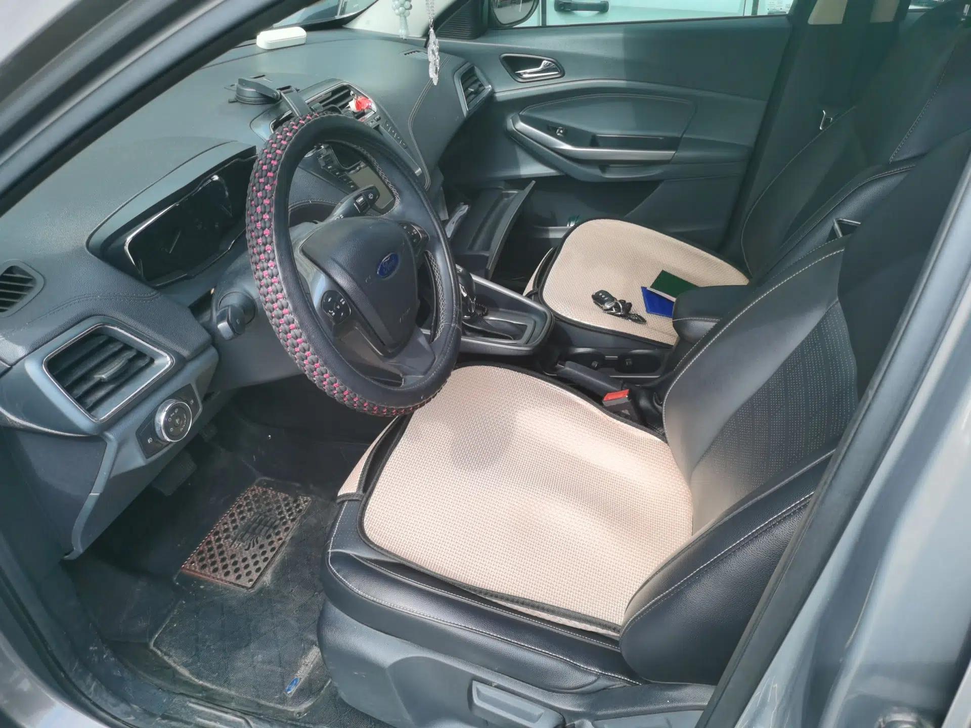 Ford Escort 2015 1.5L Automatic Fashion Model — миниатюра 16