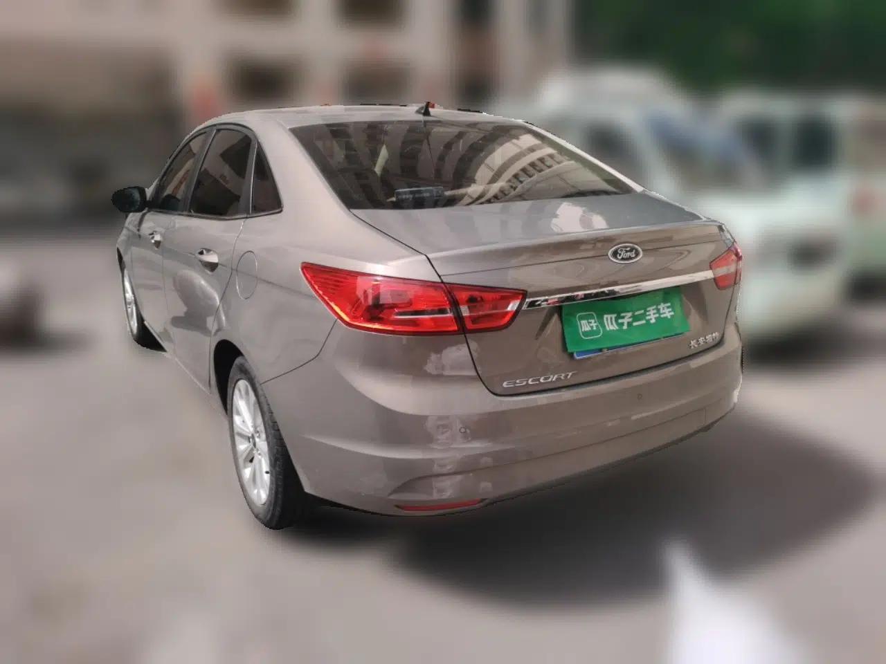 Ford Escort 2015 1.5L Automatic Fashion Model — миниатюра 4