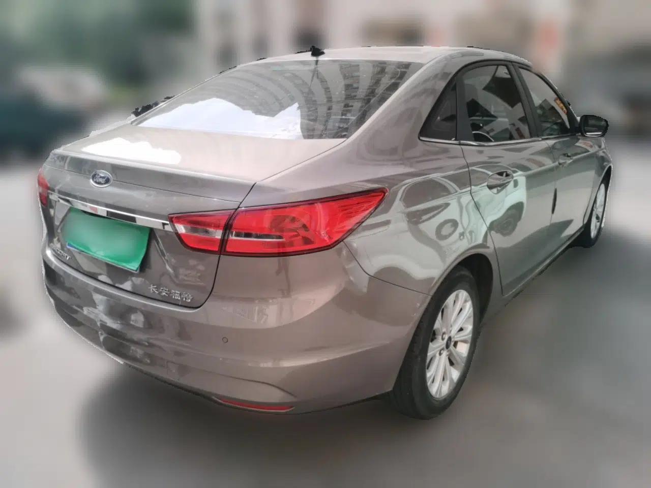 Ford Escort 2015 1.5L Automatic Fashion Model — миниатюра 6